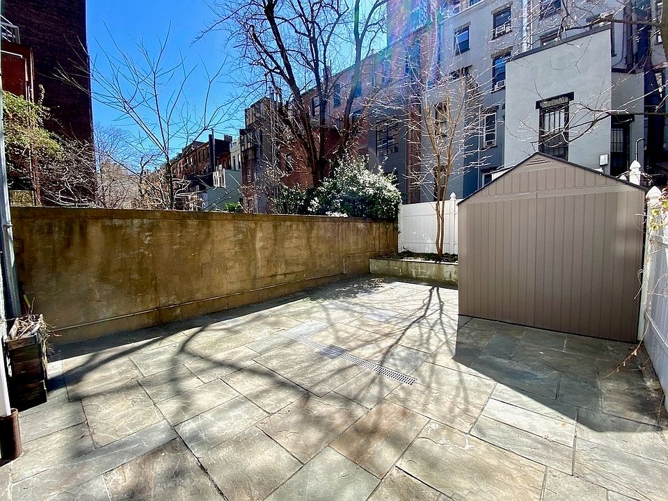1st image of 140 W 70th St