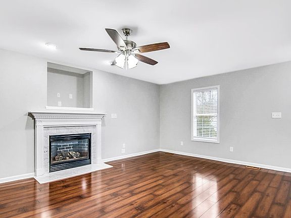 3rd image of 403 Pine Forest Trl