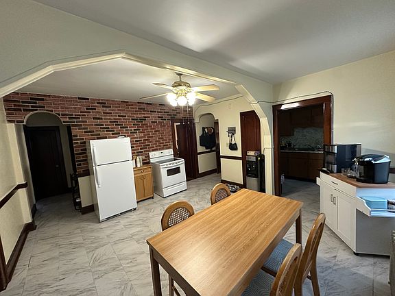 3rd image of 100 Carver St #1