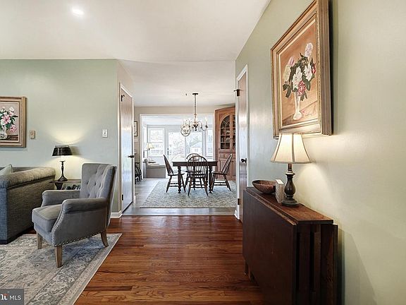 4th image of 511 Mockingbird Dr