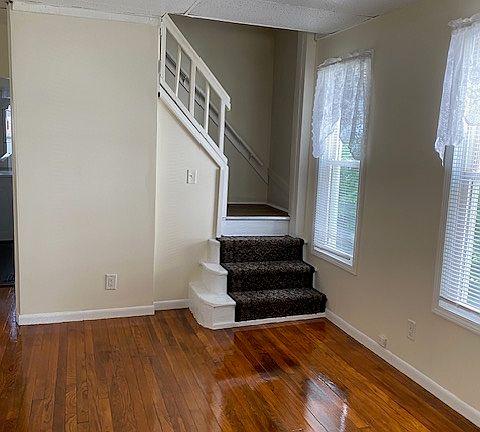 5th image of 1127 Lincoln Ave NW