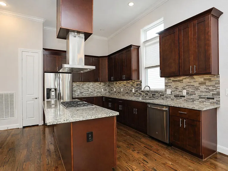 2212 Stuart St — Photo 13