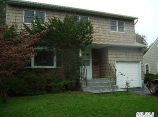 45 Richard St, Farmingdale, NY 11735