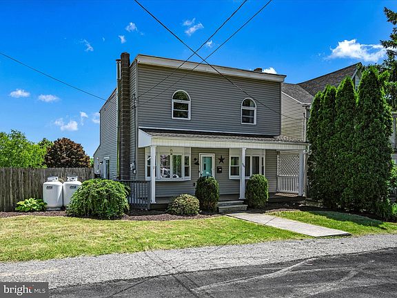 2nd image of 728 W John St