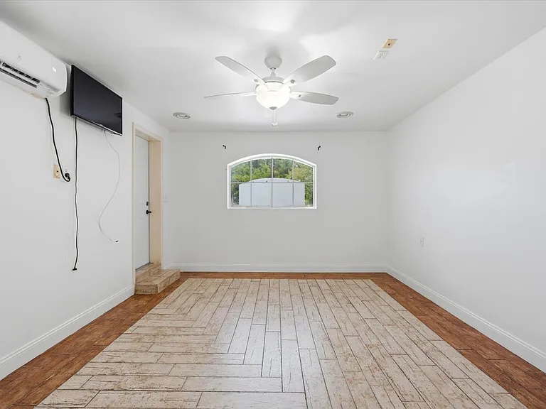 1647 Bay St SE — Photo 26