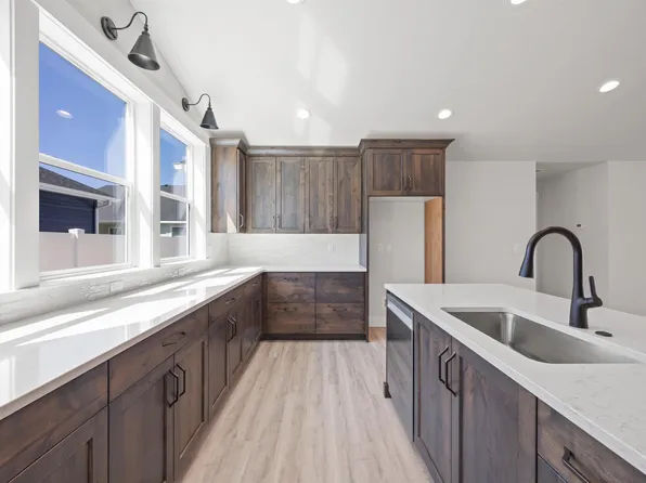 957 S Almond St, Nampa, ID 83686