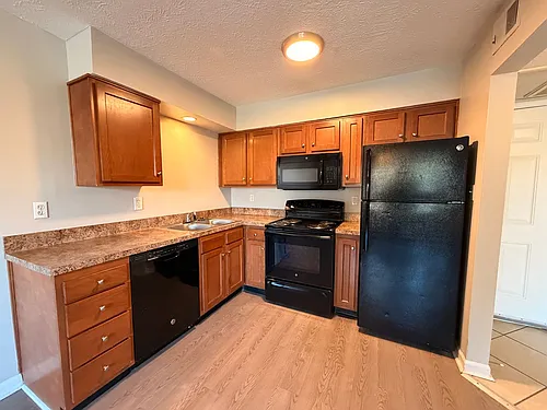 810-811 Howard Ave Photo 1