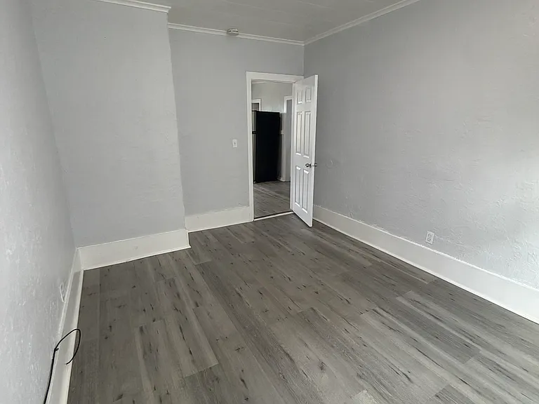 83 Pine St #2 — Photo 4