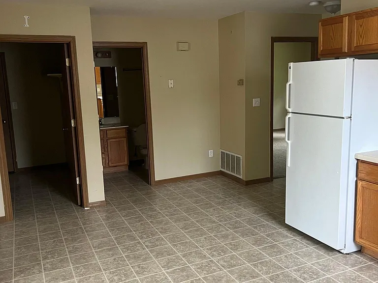 2626 E Oakbrook Dr #B — Photo 6