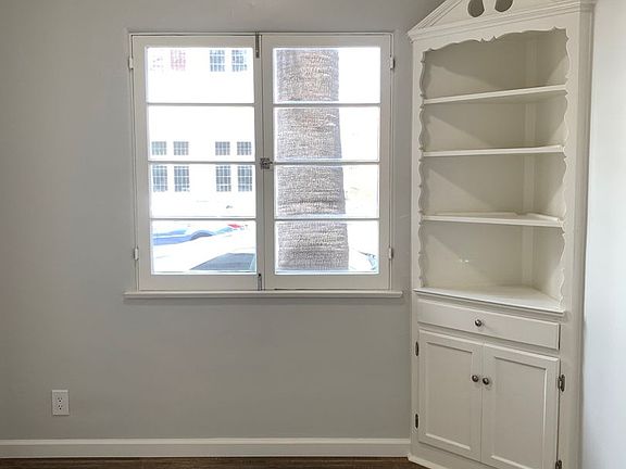 3rd image of 208 N Louise St APT 210A