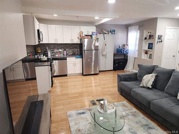 3rd image of 3324 Gunther Avenue