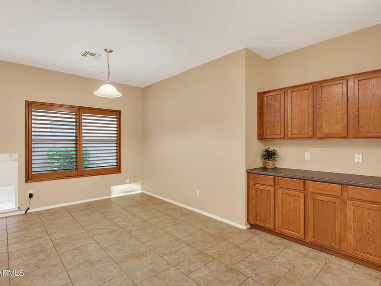 921 W Dana Dr — Photo 9