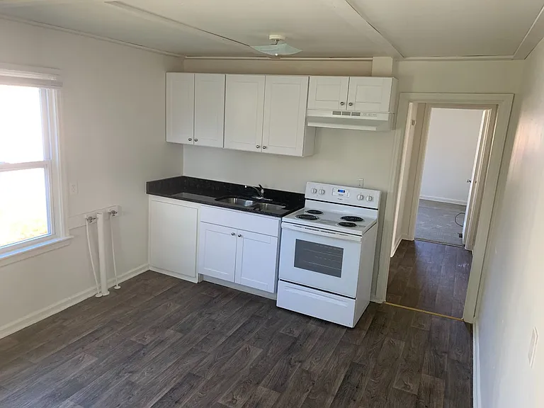 1514 Sloan St — Photo 3