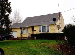 94 Heyward St, Brentwood, NY 11717