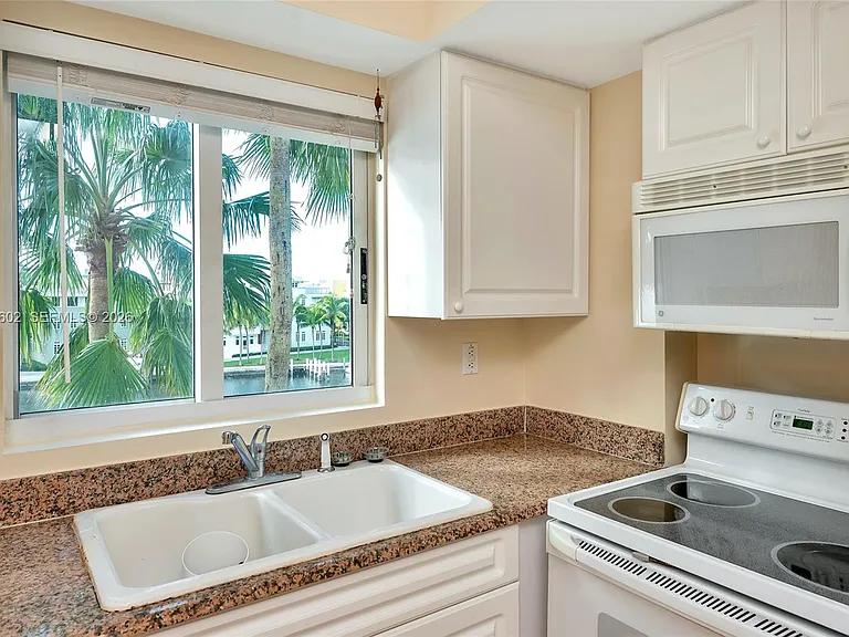 5900 Collins Ave #408 — Photo 16