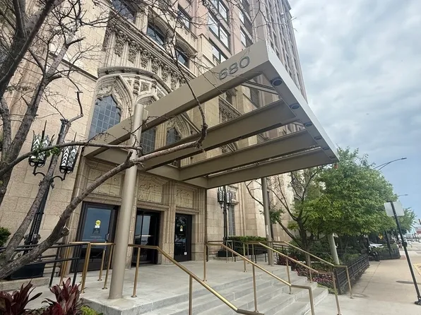 680 N Lake Shore Dr APT 716, Chicago, IL 60611