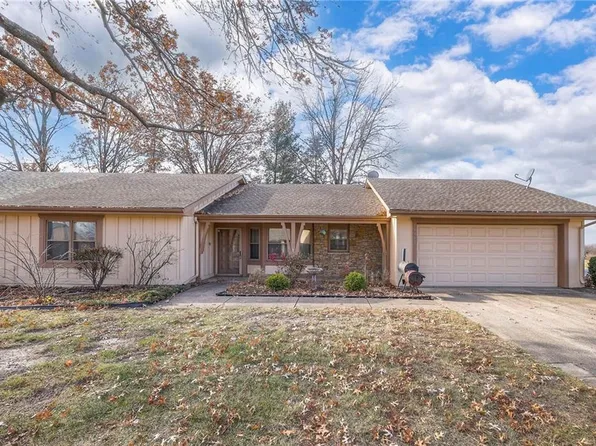 18800 Sunrise Dr, Belton, MO 64012