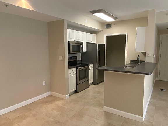 5th image of 5050 Fairways Cir APT E105