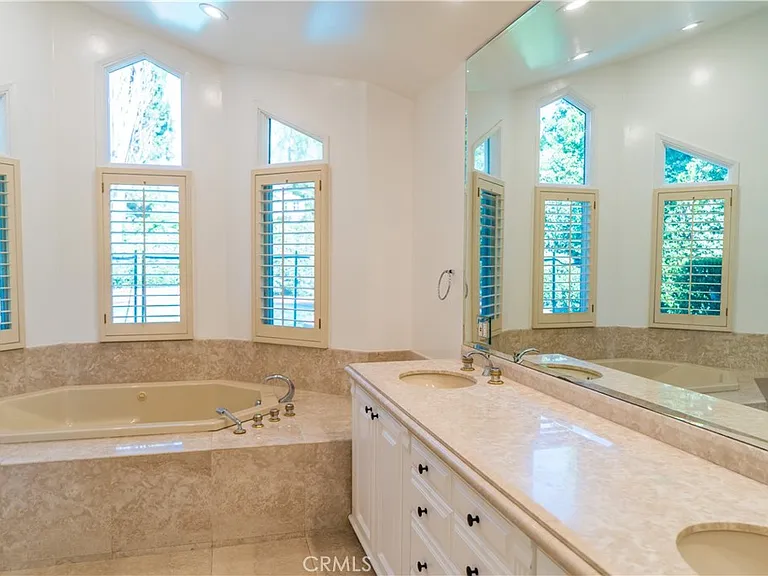 5054 Encino Ave — Photo 35