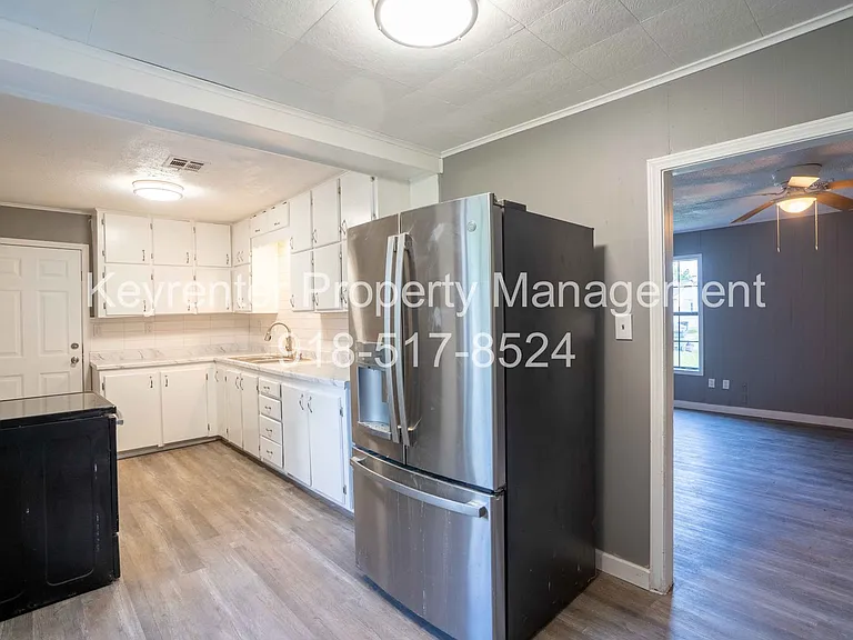 419 E Pine St — Photo 4