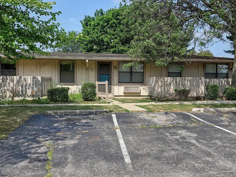 Heathmoore Apartments — Photo 20