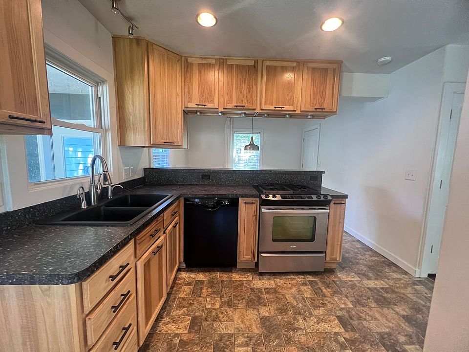 1st image of 3950 Grape Ave NE