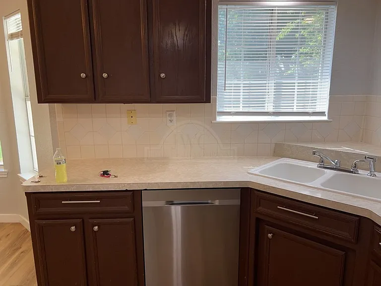 4406 Barrington Trl — Photo 8