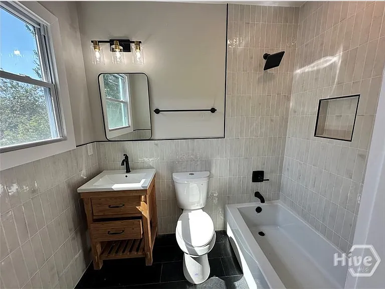 221 W Duffy St #C3 — Photo 10