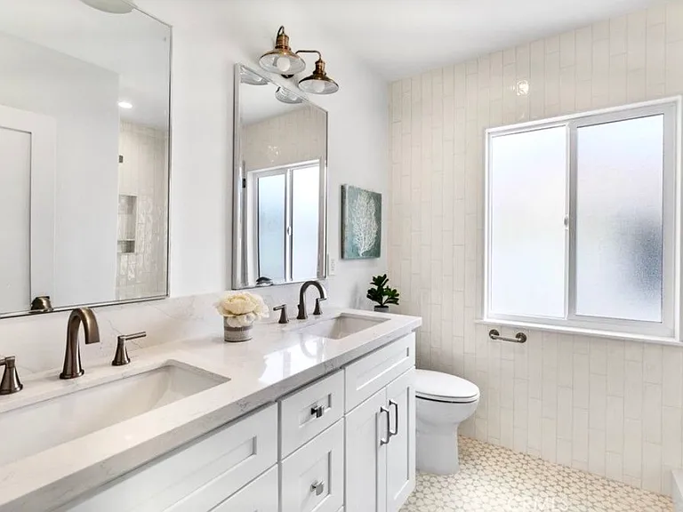 Primary bathroom: Spacious primary en-suite with dual-sink vanity