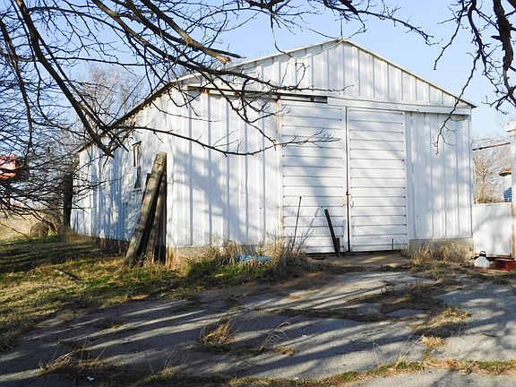 5th image of 3104 E Market St