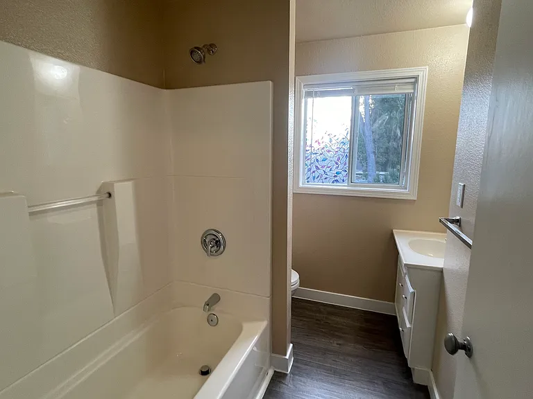 187 NE 28th Ave — Photo 10