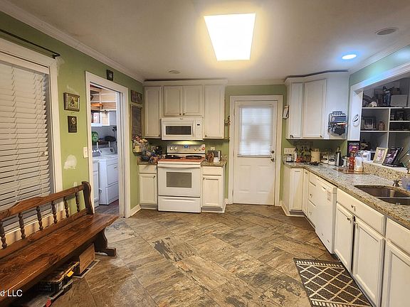 4th image of 1709 Merrill St
