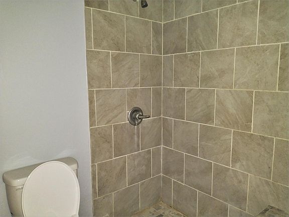 5th image of 901 S Twin Cedar Dr