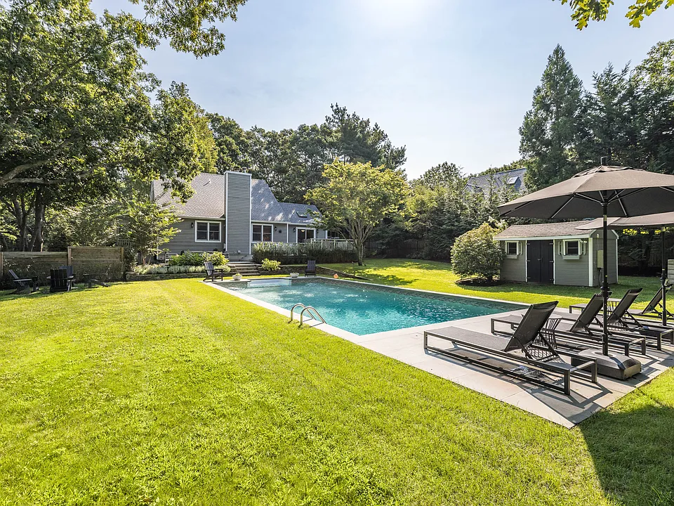 7 Hedges Ave