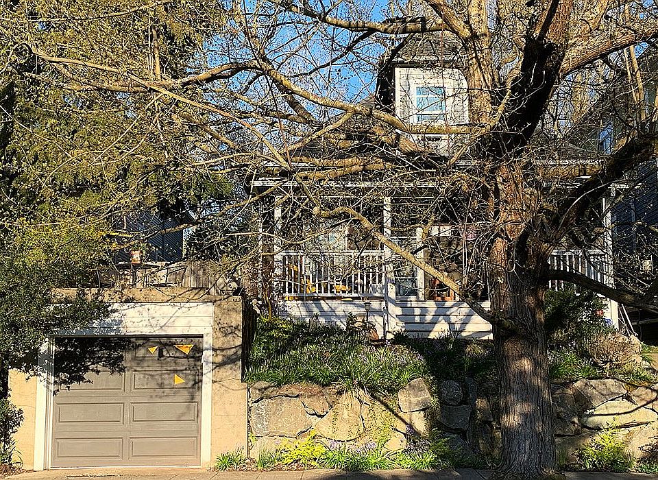 2nd image of 315 29th Ave E