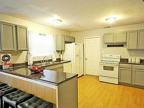 2nd image of 533 Bethune Dr