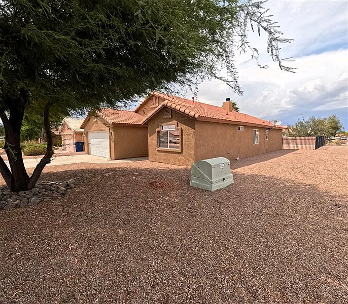 3 bed, 2.0 bath, 1358 sqft, $1,900 — Photo 2
