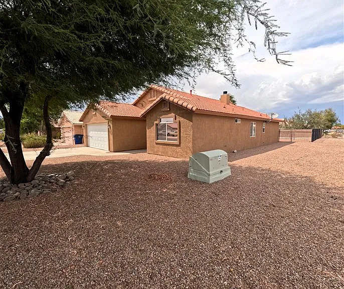 1675 E Segovia Way — Photo 2