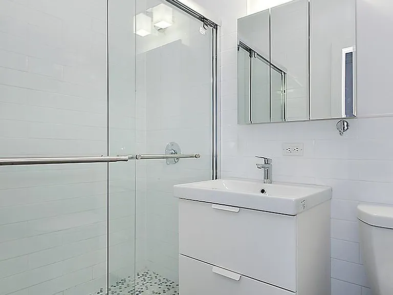 2095 Madison Ave #2B — Photo 3