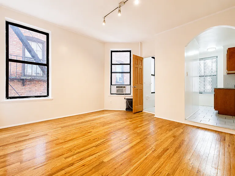 3133 Broadway #11 — Photo 3