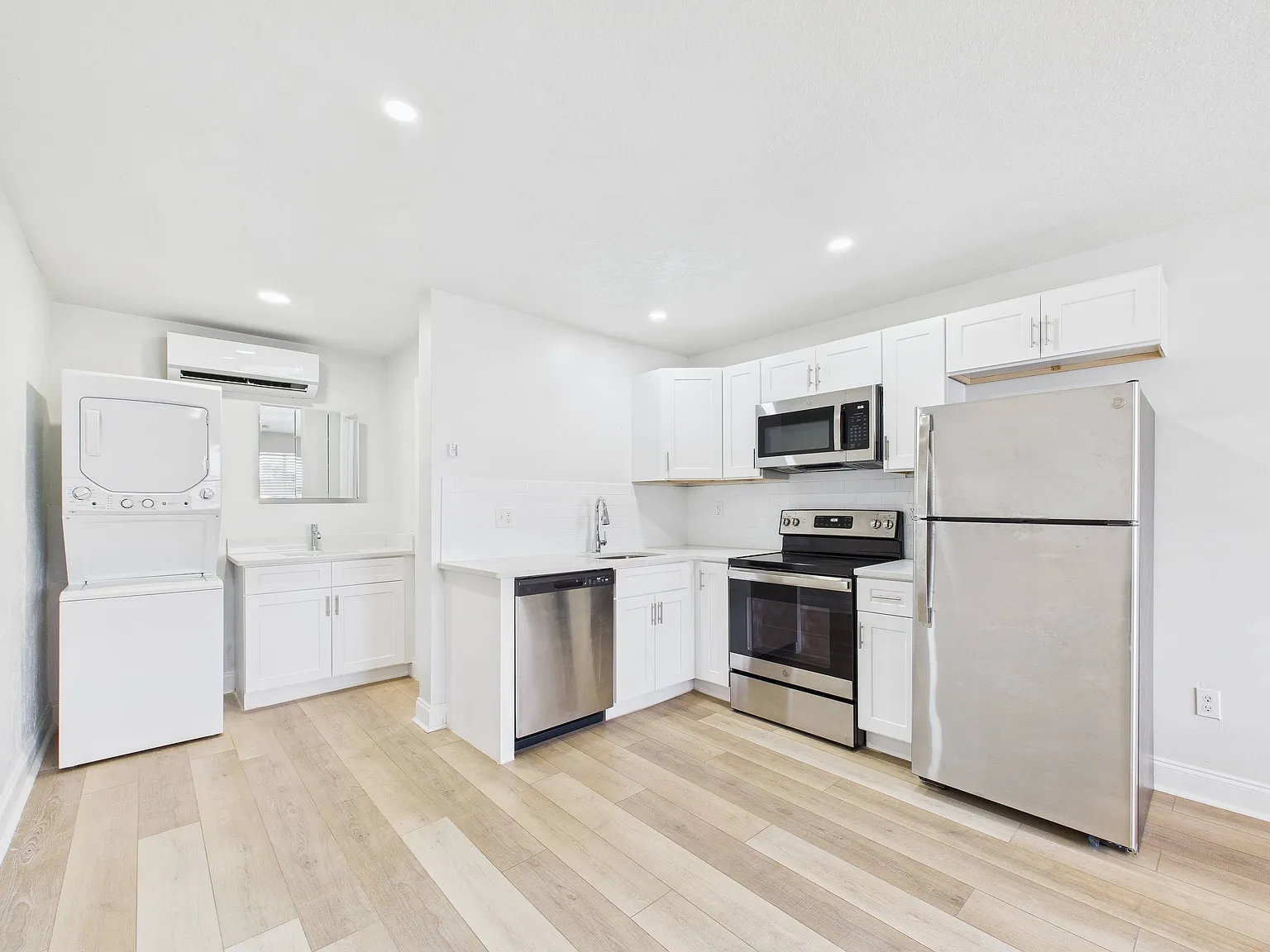 Cocoa Village Flats — Photo 1