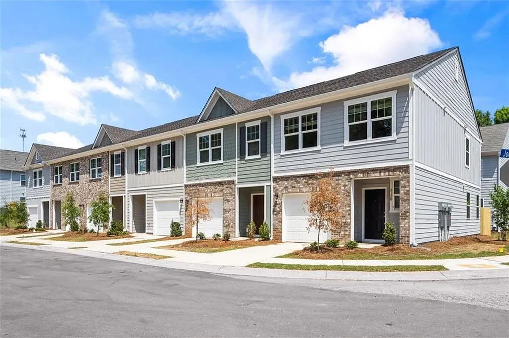3 bed, 2.5 bath, 1420 sqft, $1,600 — Photo 1