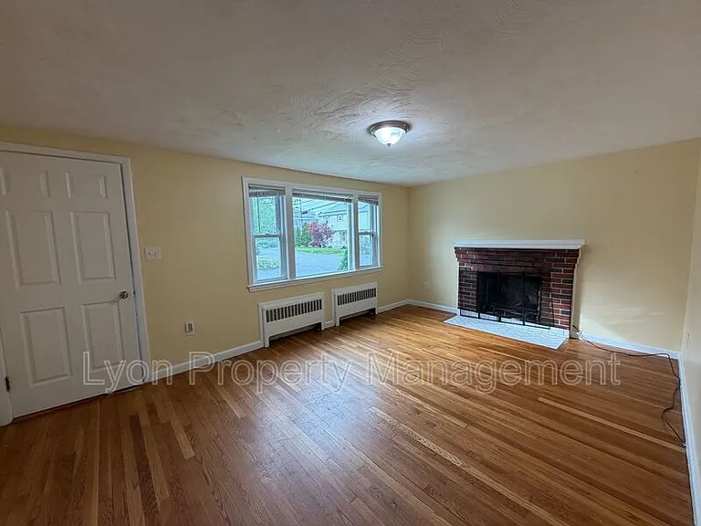 39 Alpena Ave — Photo 3