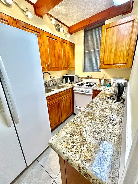2 bed, 480 sqft, $2,200 — Photo 2