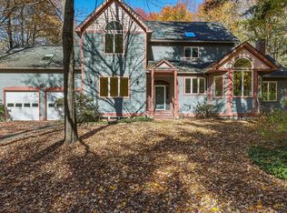521 Old Farm Rd, Amherst, MA 01002