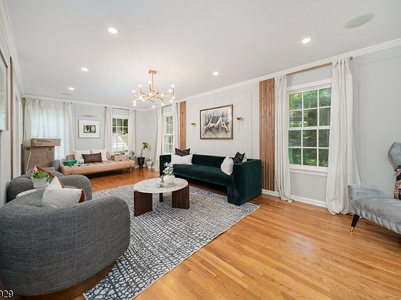 4th image of 69 Penwood Dr