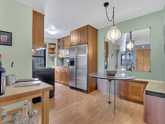 2nd image of 210 Broadway APT H1308