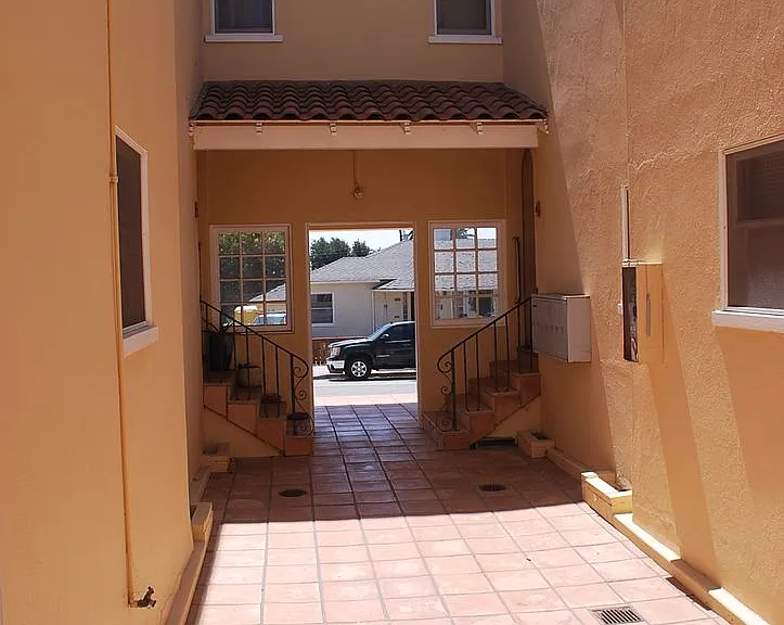 847 Poli St — Photo 21
