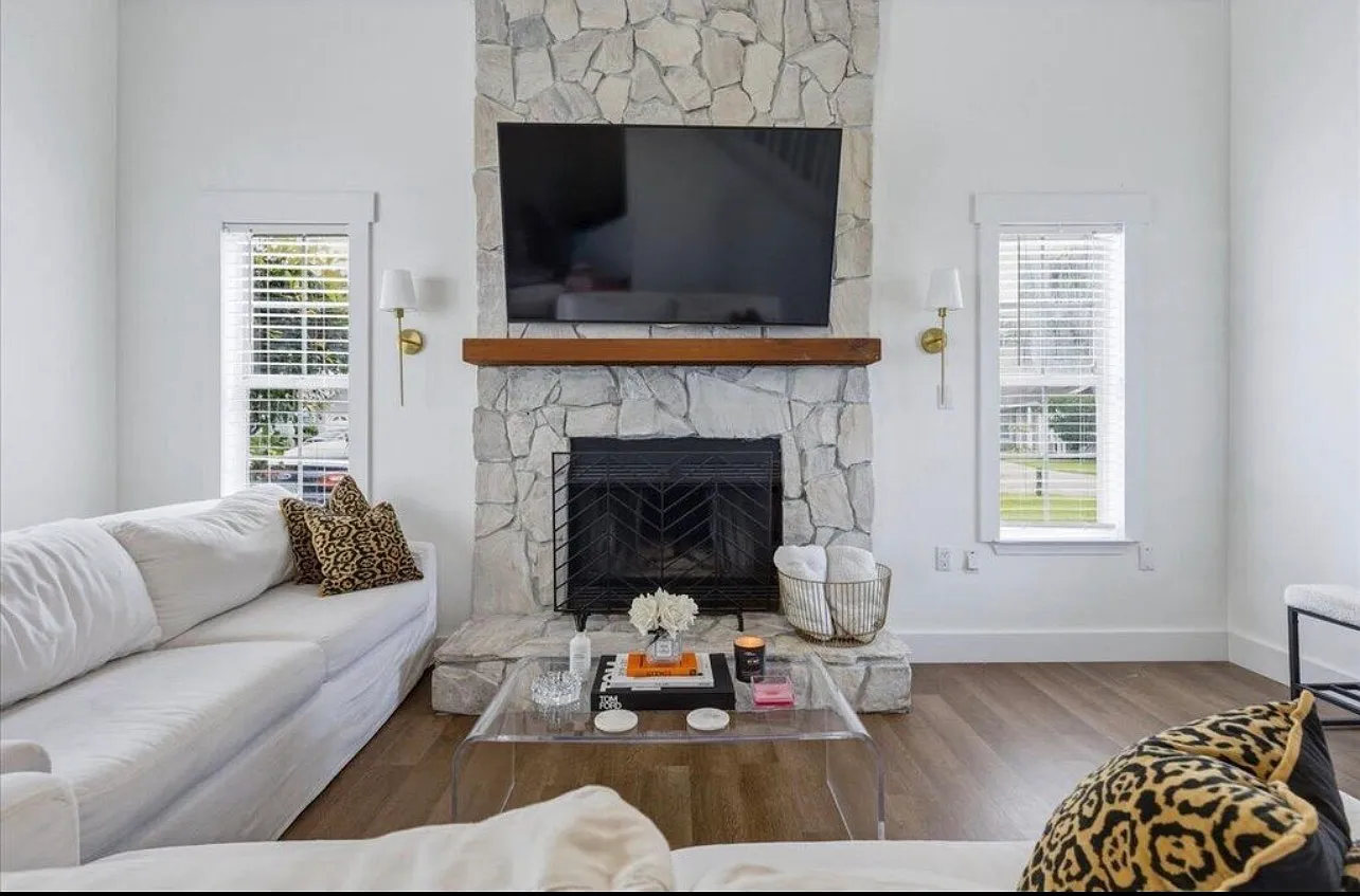 3 bed, 1286 sqft, $3,000 — Photo 1