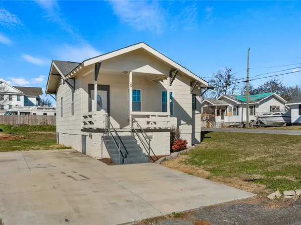 29 Humbert St, Seneca, SC 29678